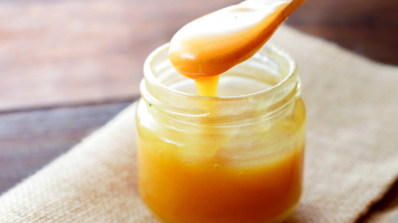 Manuka honey in a jar