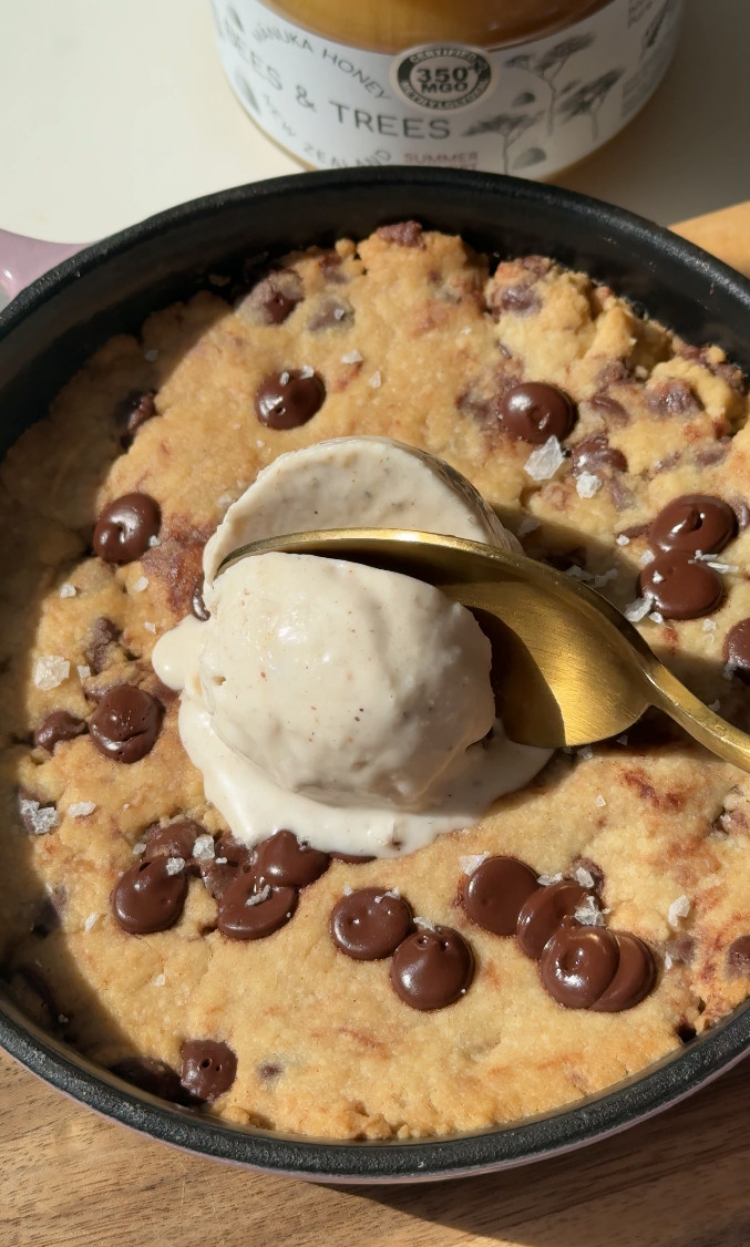 Manuka Chocolate Chip Skillet